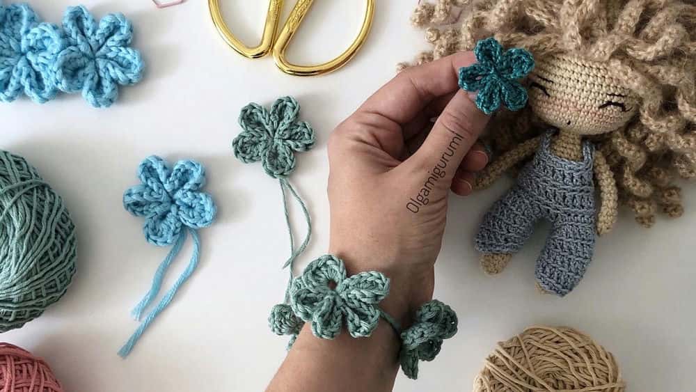 آموزش دوخت قلاب بافی برای مبتدیان: یک دستبند گل زیبا بسازید