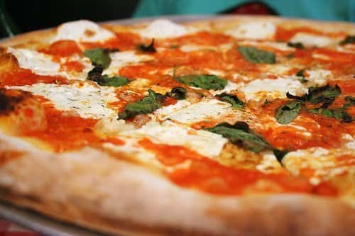 آموزش هنر پیتزا: پختن پای کامل