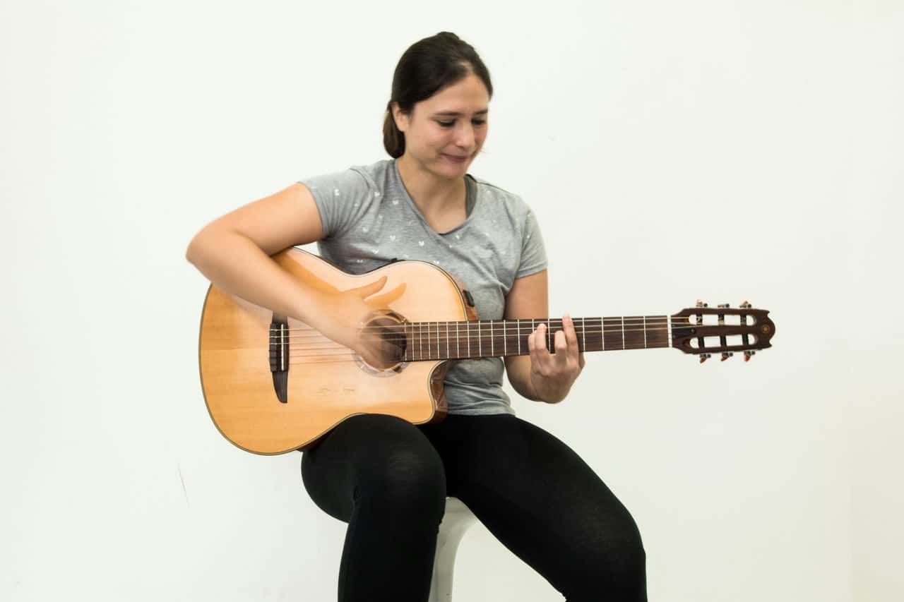 آموزش تکنیک های نوازندگی گیتار اسپانیایی