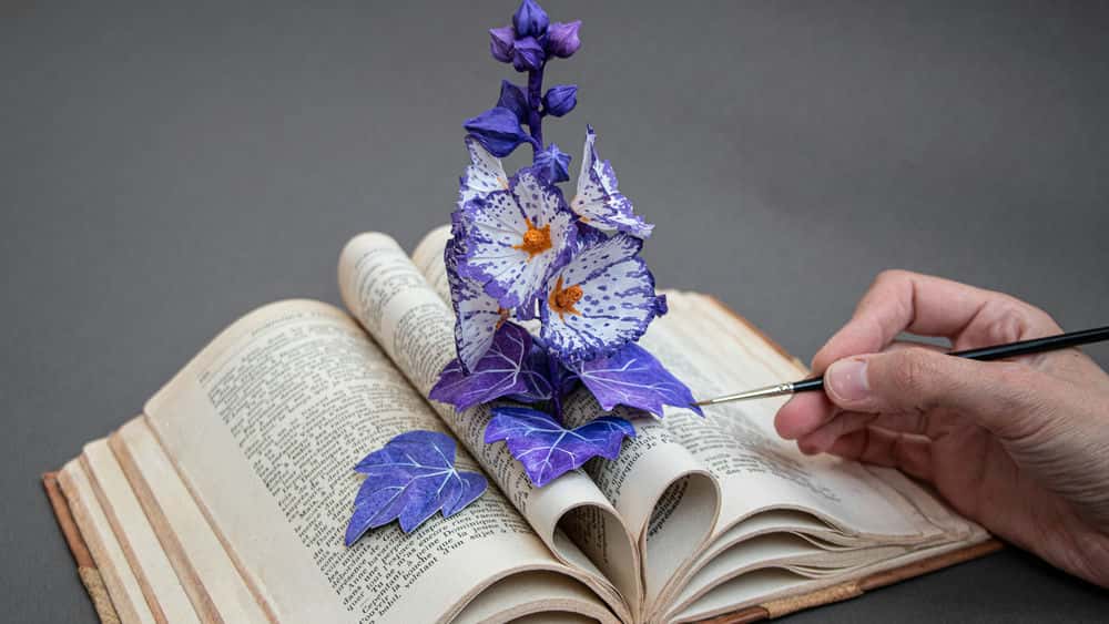 آموزش مجسمه گل هالی هاک - مواد ترکیبی را با استفاده از کاغذ، خاک رس هوا، آبرنگ و اکریلیک کشف کنید