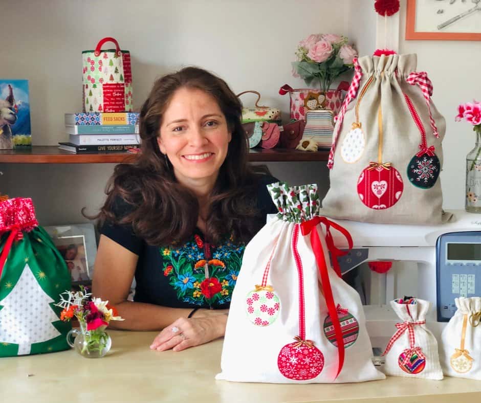 آموزش ایده های خیاطی برای هدیه: یک کیف پارچه ای زیبا برای تعطیلات را بدوزید و با لوازم پارچه آشنا شوید.