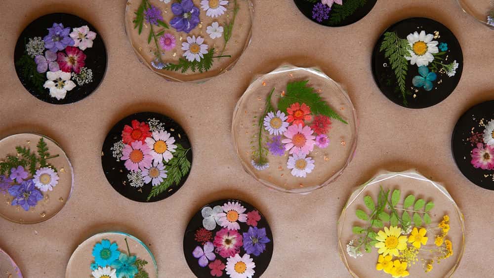 آموزش رزین DIY و گل های خشک: با نحوه ساخت زیر لیوانی، سینی، پالت رنگ و موارد دیگر آشنا شوید!