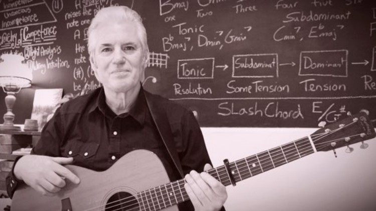 آموزش تئوری تریادهای گیتار: نواختن کامل در سرتاسر فریت‌بورد
