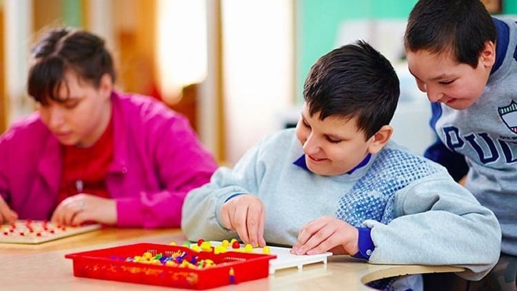 آموزش درمان مبتنی بر بازی برای کودکان اوتیستیک

