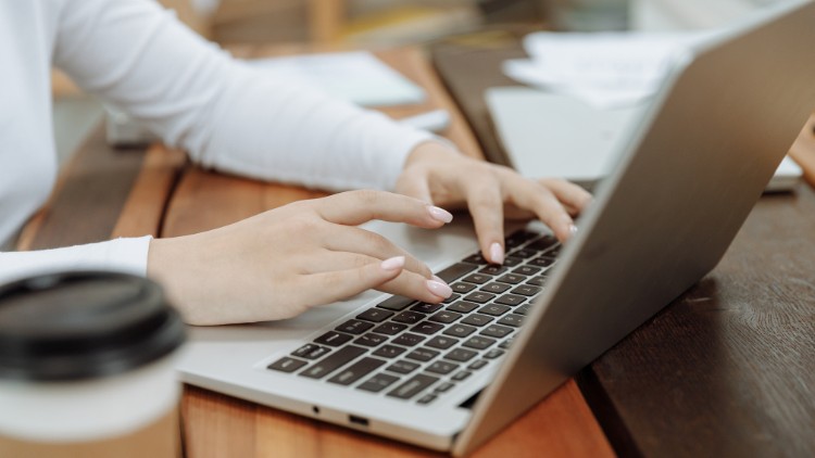 آموزش استادی در فریلنسری: کسب درآمد، کار از راه دور و توسعه مقیاس

