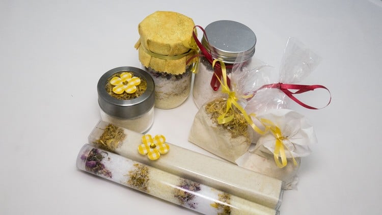 آموزش محصولات حمام و بدن خود را از مواد طبیعی بسازید

