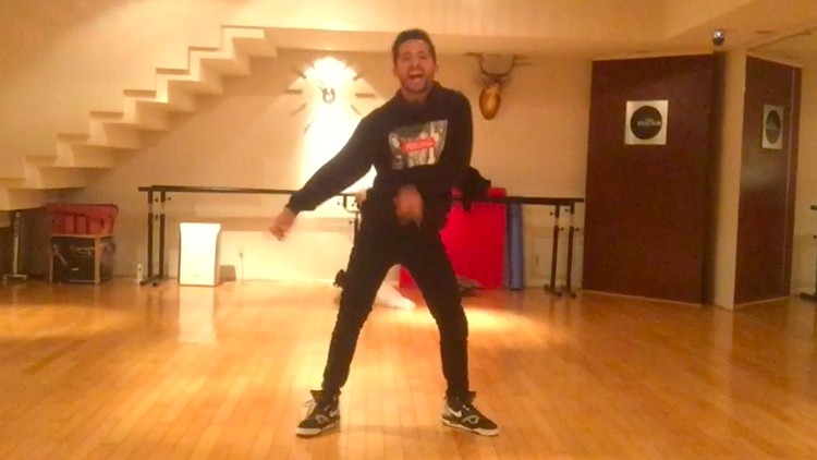 آموزش حرکات رقص مُد روز برای مبتدیان: در مهمانی‌ها بدرخشید!
