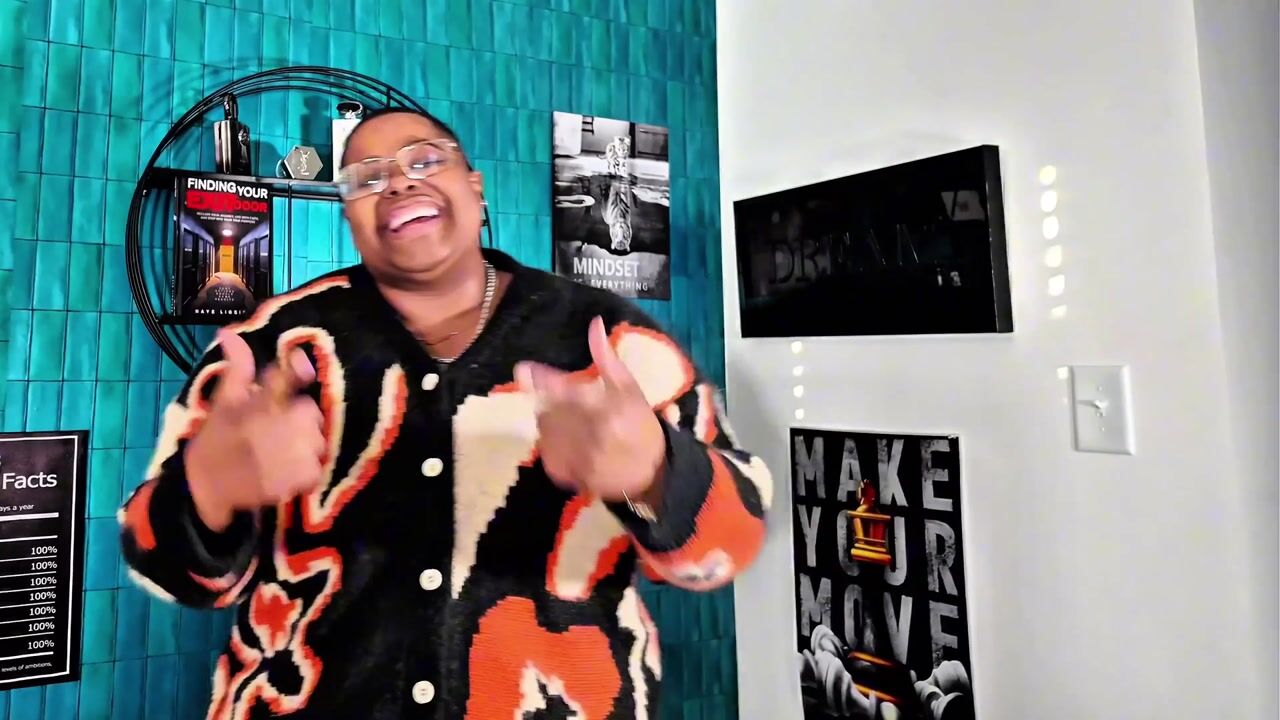 آموزش اعتماد به نفس تزلزل ناپذیر: حاضر شوید و در هر جمعی بدرخشید
