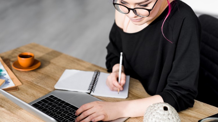 آموزش نوشتن داستان زندگی: تبدیل خاطرات به خاطره‌نویسی

