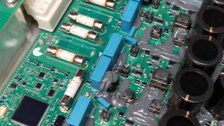 آموزش پایه های باتری های لیتیوم یونی و سیستم های مدیریت باتری

