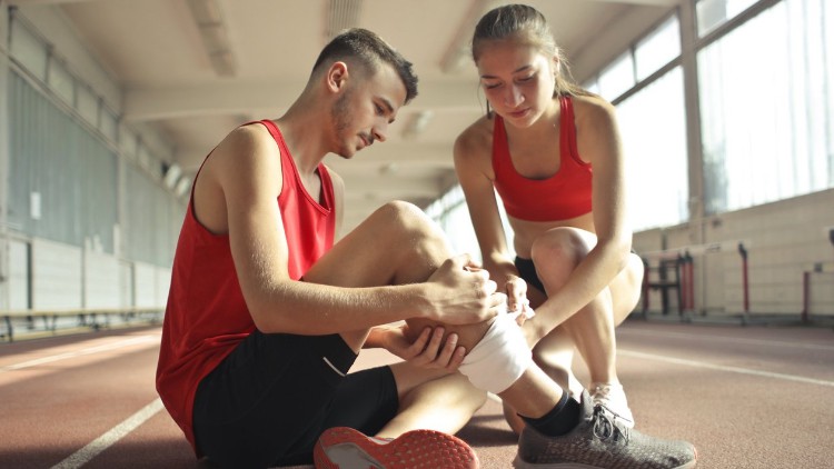 آموزش کمک‌های اولیه ورزشی
