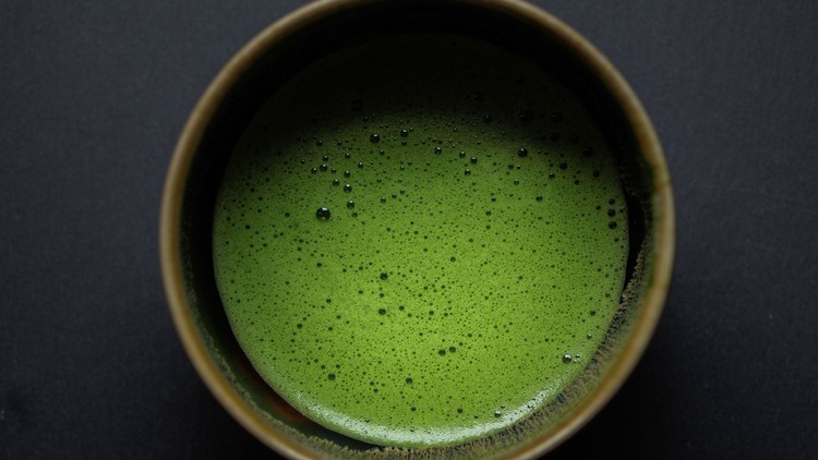 آموزش مسترینگ ماچا: راهنمای جامع چای سبز ژاپنی
