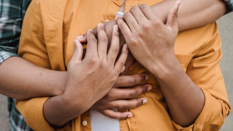 آموزش نوازش درمانی: مقدمه‌ای بر آرامش و ارتباط
