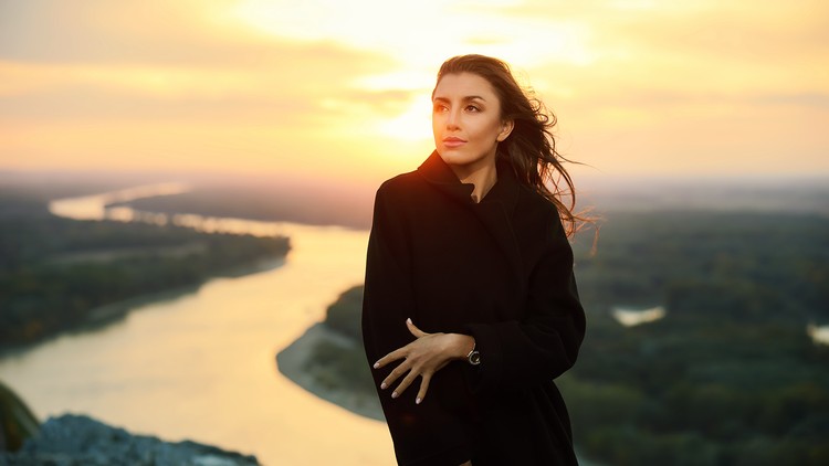 آموزش عکاسی با فلاش: از اصول اولیه تا تکنیک‌های حرفه‌ای

