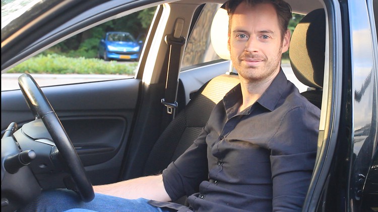 آموزش رانندگی خودرو: دوره آموزشی و آمادگی آزمون رانندگی
