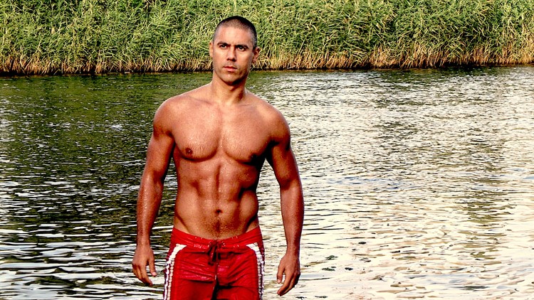 تمرینات خانگی با دمبل برای بدنی عالی برای ساحل
