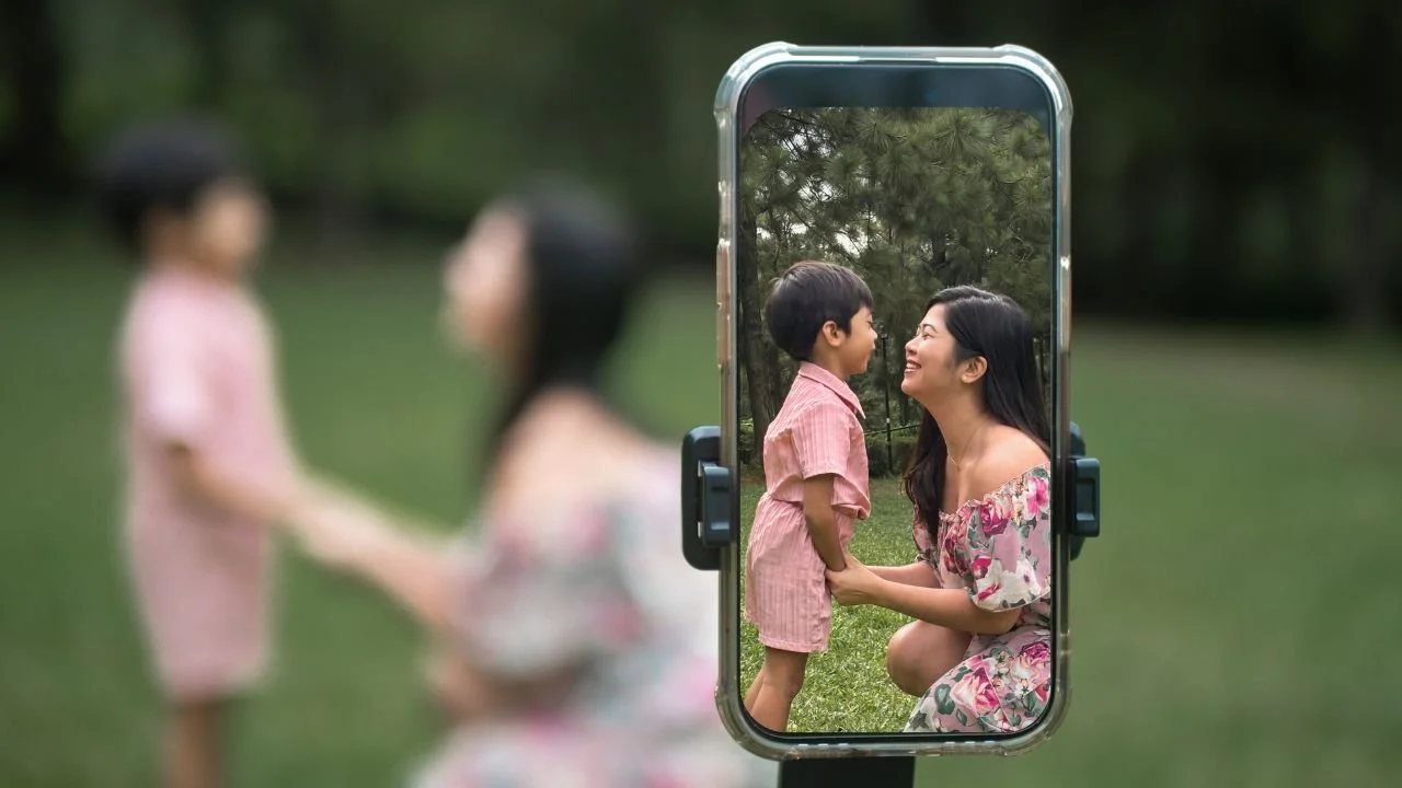 آموزش عکاسی با آیفون: ثبت عکس‌های خانوادگی طبیعی و دوست‌داشتنی

