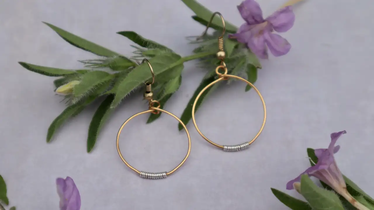 آموزش ساده‌ترین گوشواره‌های سیمی: گوشواره‌های آویز دو رنگ

