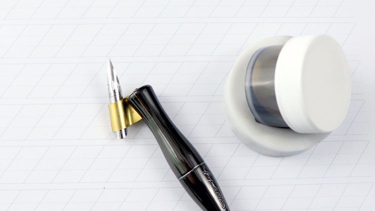 آموزش خوشنویسی مدرن: اصول قلم نوک‌تیز
