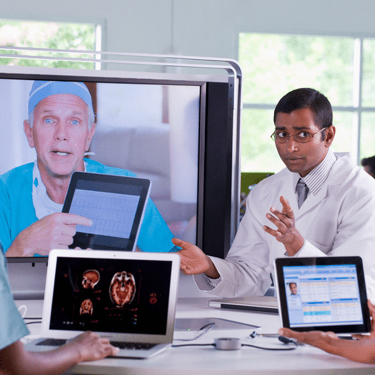 آموزش بهترین روش‌ها و کاربردهای پزشکی از راه دور (Telehealth)
