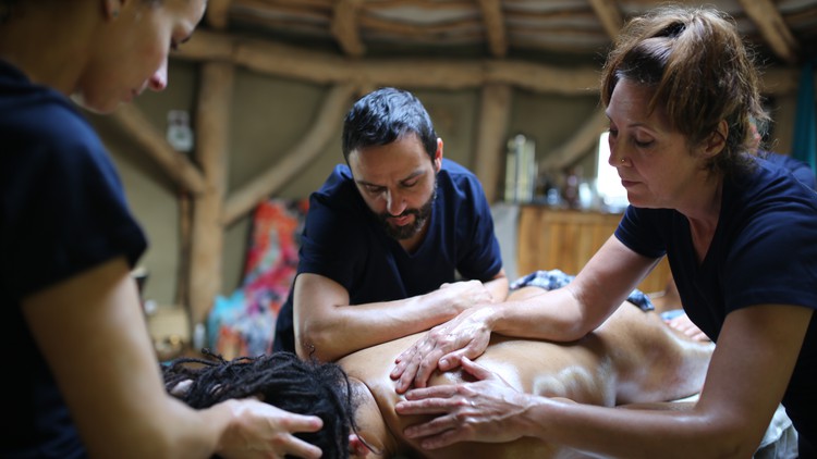 آموزش دوره جامع مدرک پایه ماساژ لومی لومی
