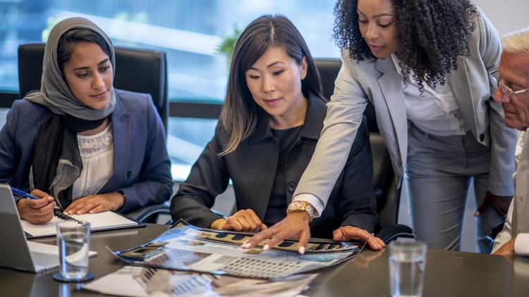 آموزش راهکارهای مهاجرت: قانون مقابله با خشونت علیه زنان
