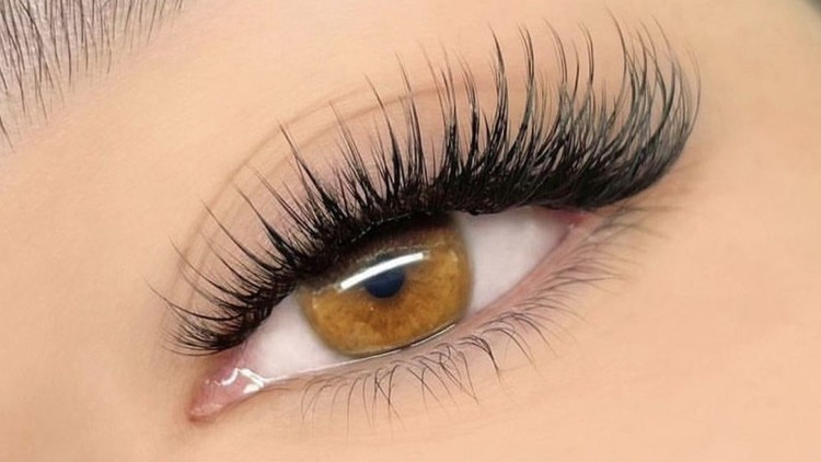 آموزش گواهینامه متخصص مژه (کلاسیک و والیوم)
