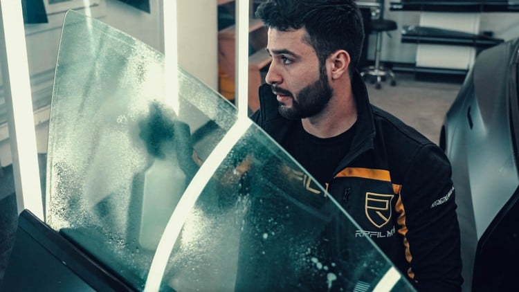 آموزش چگونه یک کسب و کار دودی کردن شیشه راه‌اندازی کنیم

