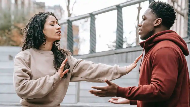 آموزش رهایی از احساسات در حل اختلافات: کلید گشایش در روابط

