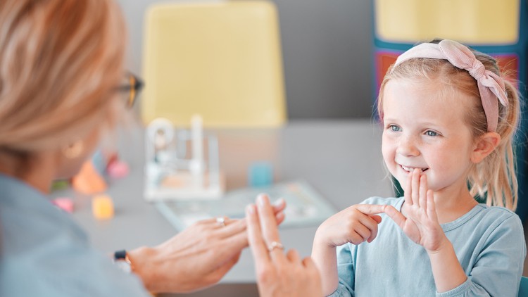 آموزش زبان اشاره BSL برای برقراری ارتباط با کودکان دارای اوتیسم و نیازهای ویژه
