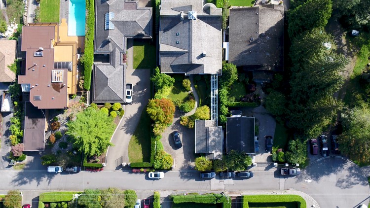 آموزش فیلمبرداری حرفه‌ای ویدئوهای املاک و جذب مشتریان پردرآمد
