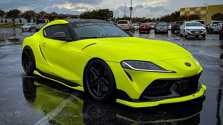 آموزش چگونه ماشین اسپورت خود را در گاراژ با برچسب وینیل بپوشانیم - سوپرا Mk5
