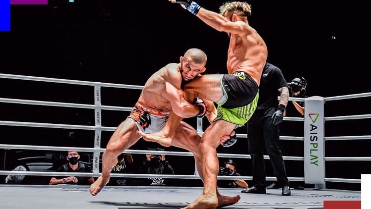 آموزش استاد کلاس جهانی استعداد برتر MMA (قهرمان مبارزه نهایی)
