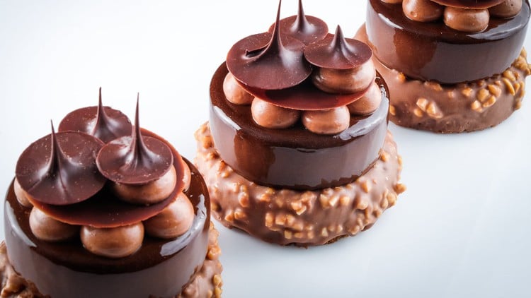 آموزش قنادی مدرن و پیشرفته فرانسوی اثر قهرمان جهانی شیرینی‌پزی
