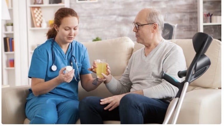 دوره آموزشی گواهی مراقبت از سالمندان در منزل

