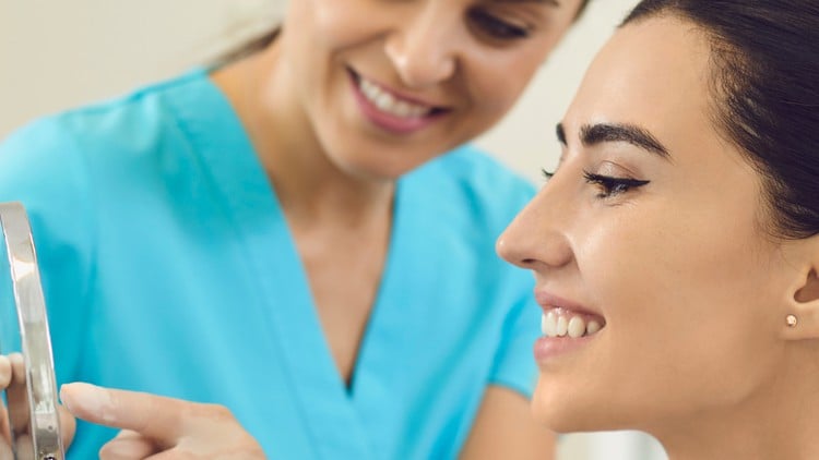 دوره آموزش سفید کردن دندان
