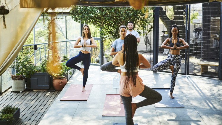 آموزش راهنمای جامع تدریس کلاس یوگا: ساختار، زمان‌بندی و هر آنچه نیاز دارید
