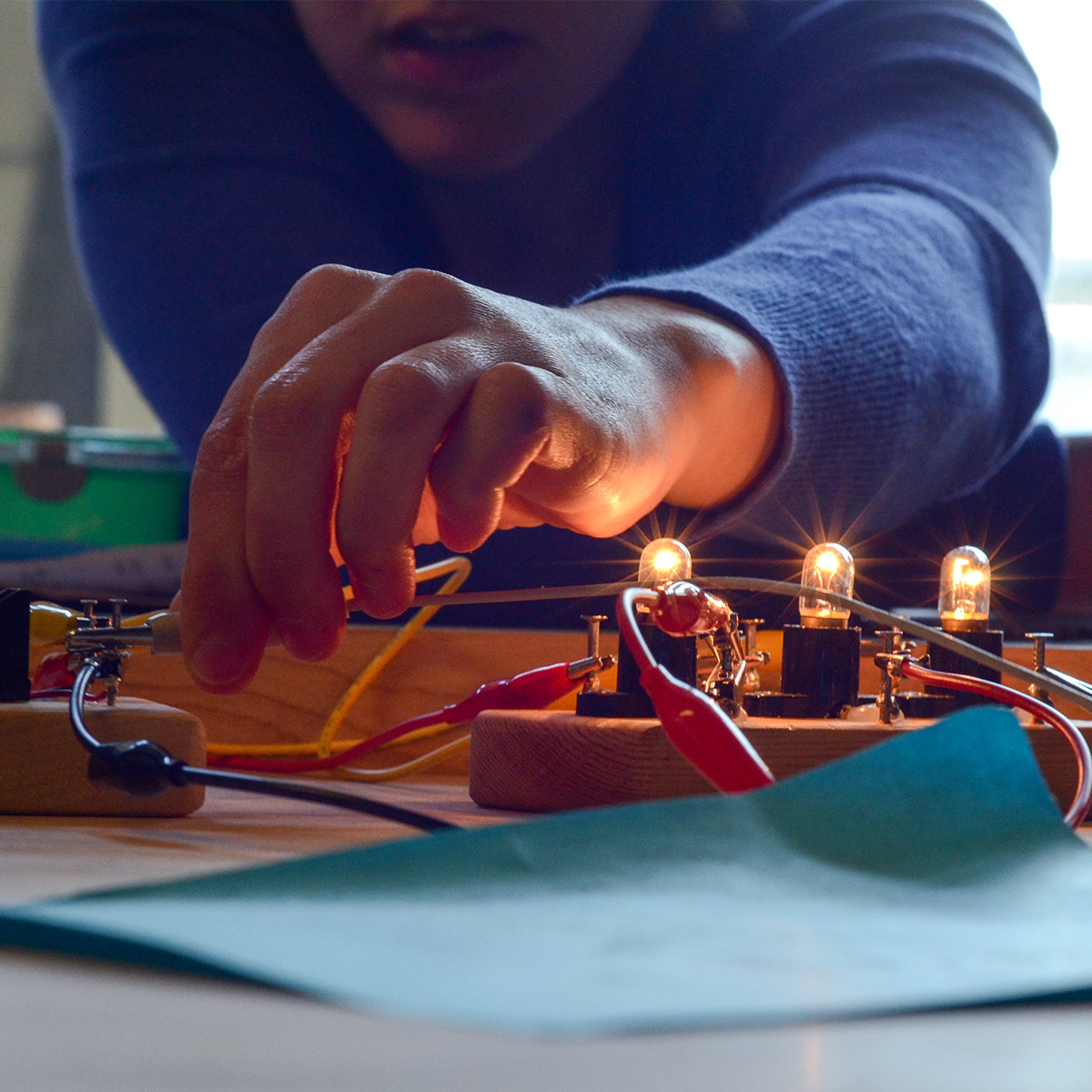آموزش اصول کلنجار رفتن (Tinkering): مدارات الکتریکی