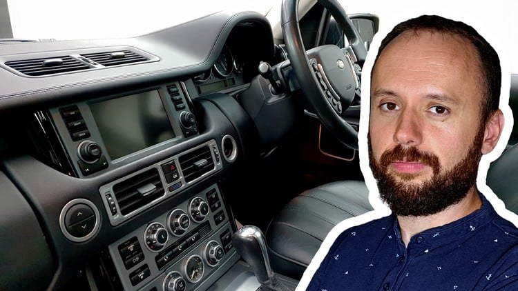 دوره آموزشی دیتیلینگ حرفه‌ای خودرو در داخل خودرو
