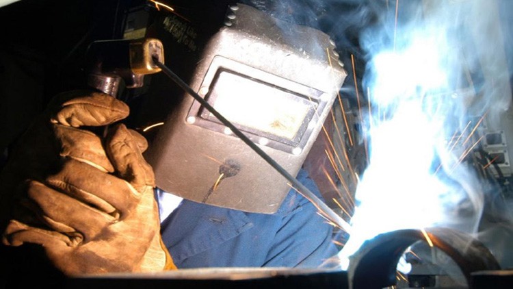 آموزش اصول اساسی جوشکاری قوسی با الکترود پوشش‌دار (SMAW)
