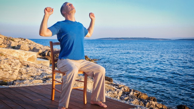 ورزش نشسته چی گونگ با لی هولدن (تمرینات صندلی) ۲۰۲۴
