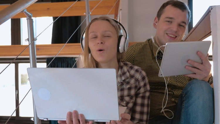 بهترین دوره آموزش آواز برای مبتدیان! در 3 هفته خوانندگی را به خوبی یاد بگیرید!

