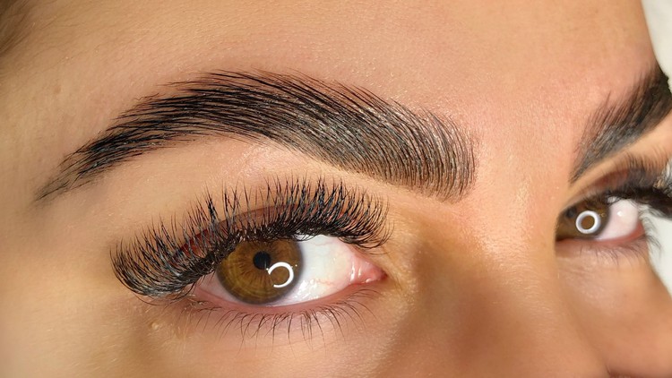 دوره آموزش لیفت و لمینت ابرو مسترکلاس
