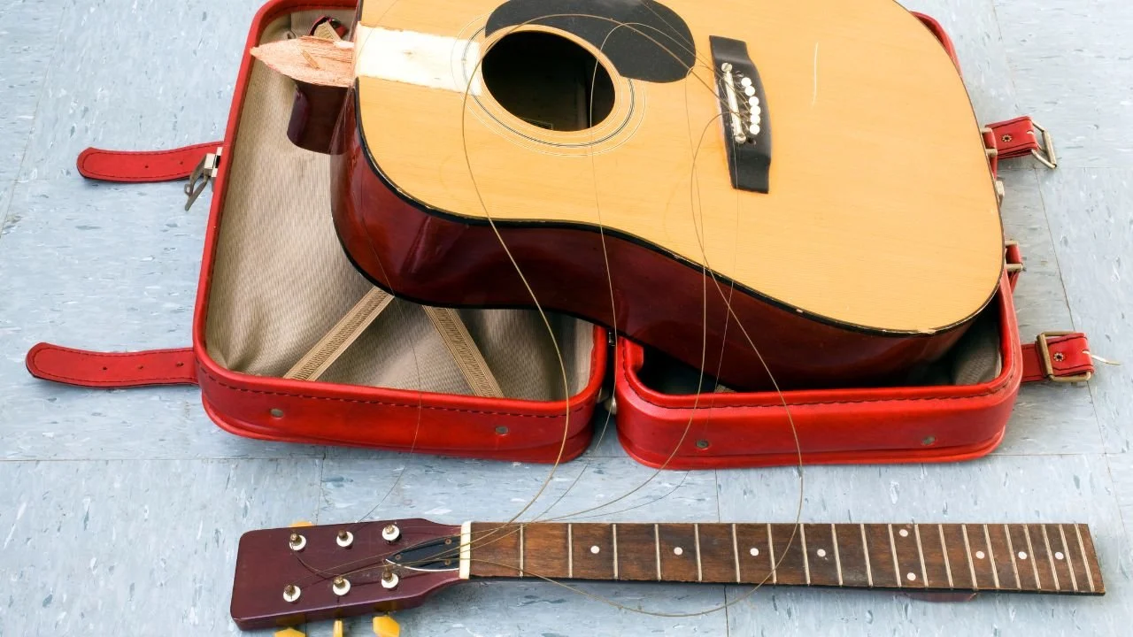 آموزش ترفندهای خطوط هوایی برای گیتاریست‌ها - امنیت گیتار در پروازها
