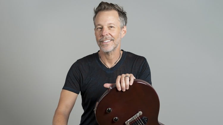 آموزش یادگیری گیتار با گوش: آزادی موسیقیایی خود را کشف کنید

