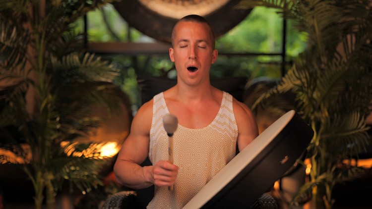 آموزش آواز درمانی و مراسم موسیقی برای بهبود صدا
