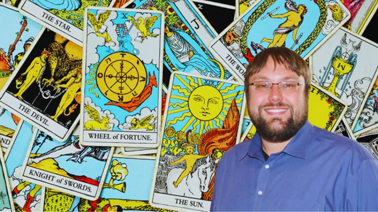 آموزش کارت‌ها را مسلط شوید: هنر پیچیده خواندن تاروت را بیاموزید
