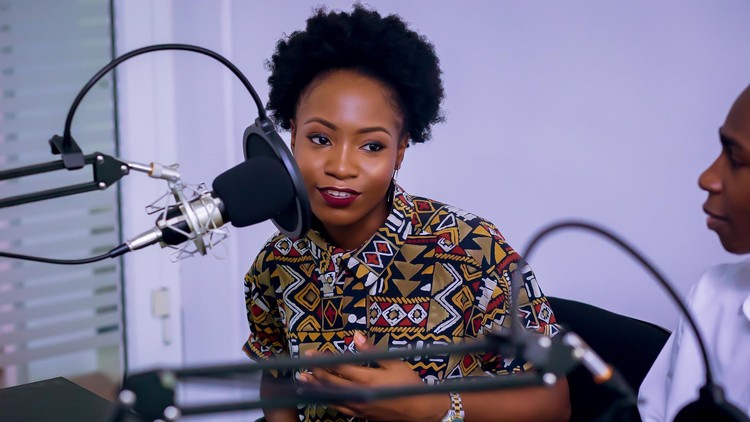 آموزش مصاحبه‌های پادکست حماسی را میزبانی کنید و مهمانان فوق‌العاده‌ای جذب کنید
