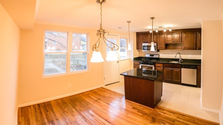 سرمایه گذاری در املاک: آموزش گام به گام خرید، بازسازی و فروش سودآور!

