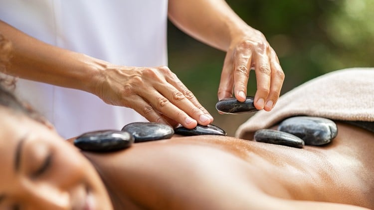 دوره گواهینامه جامع ماساژ سنگ داغ (۹ واحد آموزش مداوم)
